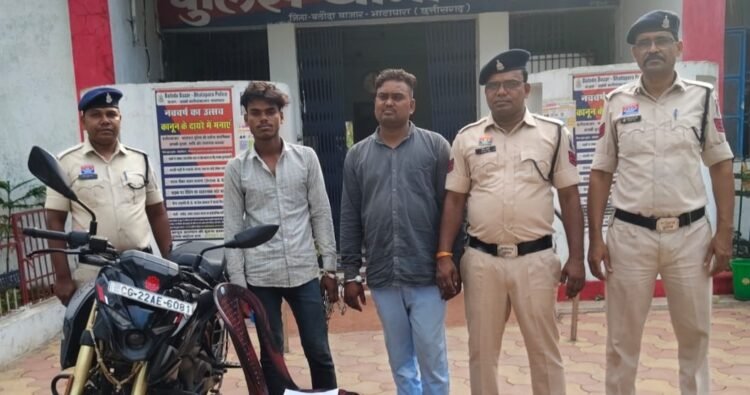 रास्ता पूछना पड़ा भारी : मदद के बहाने साथ ले जाकर बुजुर्ग से की मारपीट और लूट, 2 आरोपी गिरफ्तार