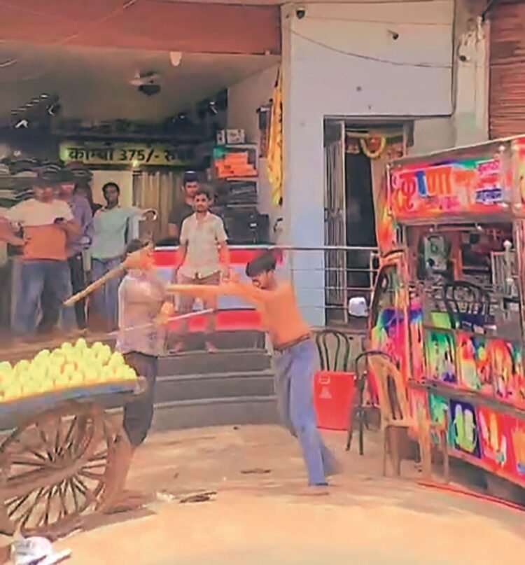 सड़क किनारे दुकान लगाने पर विवाद : दोनों पक्षों में चले लाठी-ठंडे