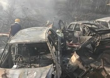 अर्जुनी थाना परिसर में खड़े वाहनों में लगी आग : 5 एकड़ का मैदान चपेट में, आत्मानंद स्कूल तक पहुंची लपटें