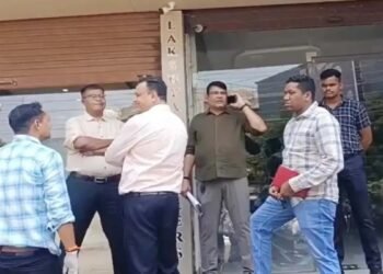 रायपुर में लक्ष्य ज्वेलर्स से 1 करोड़ के जेवरात पार : कटर से ताले काटकर शोरूम में घुसे चोर 