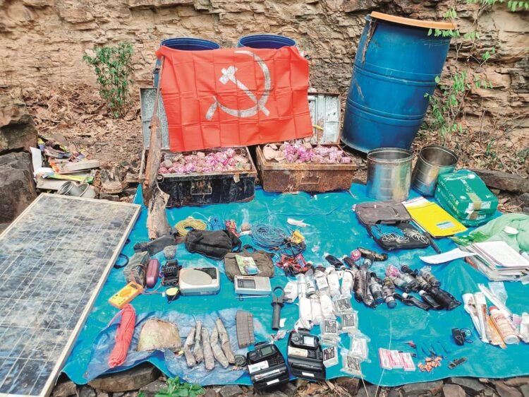 मैनपुर के डडईपानी जंगल में मिली नक्सलियाें की विस्फोटक सामग्री : सीआरपीएफ और जिला पुलिस बल ने किया नष्ट