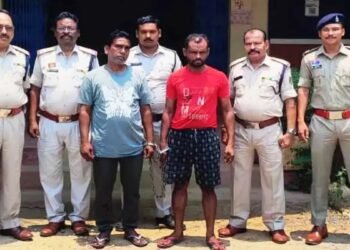 रायगढ़ में 49.50 लाख की चिटफंड ठगी के 2 फरार आरोपी गिरफ्तार : 165 महिलाओं को बनाया था शिकार