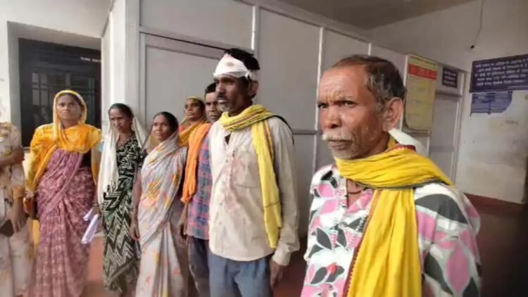 राजनांदगांव में जमीनी विवाद पर खूनी संघर्ष : लाठी-टंगिया चली, महिलाओं समेत 12 घायल, 2 गंभीर