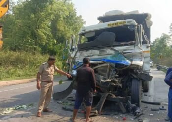 कोरबा में सड़क हादसा : दो ट्रेलर टकराये, एक की मौत, दूसरा