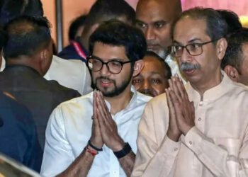  शिवसेना UBT में ‘ऑपरेशन टाइगर’ की सुगबुगाहट : उद्धव ने दिल्ली में बुलाई सांसदों की बैठक, संजय राउत का दावा- 50-50 करोड़ का ऑफर