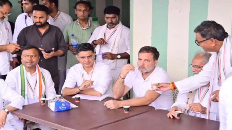 कांग्रेस प्रशिक्षण शिविर में पहुंचे राहुल गांधी : जिलाध्यक्षों को दिया एकजुटता और ‘जल-जंगल-जमीन’ के मुद्दों पर लड़ने का मंत्र
