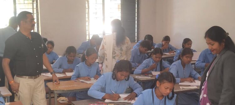 बस्तर के शिक्षा मॉडल ने रचा इतिहास : छात्रवृत्ति परीक्षा में 177 बच्चों का चयन, राज्य में तीसरा स्थान