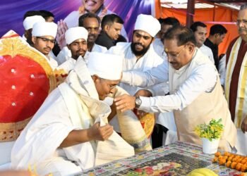 कबीर जयंती में शामिल हुए मुख्यमंत्री साय : कहा – संत के आदर्शाें पर चलकर समरसता और सेवा की भावना होगी मजबूत