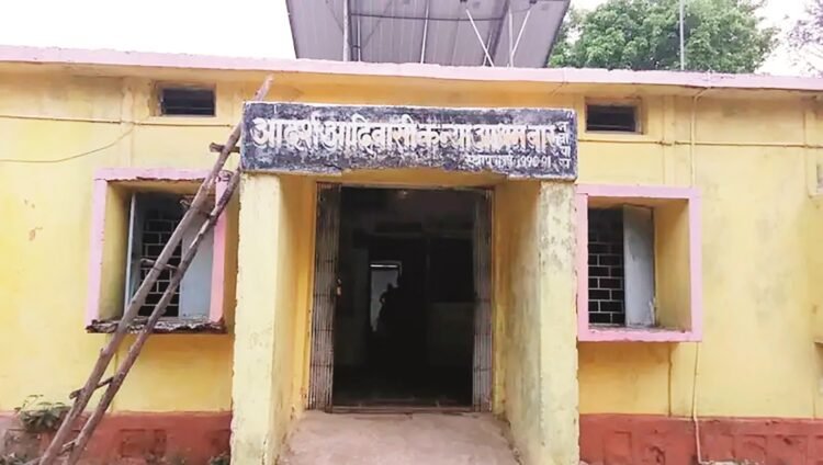 कसडोल के बार पंचायत में गड़बड़छाला : आदिवासी कन्या आश्रम में बगैर काम कराये निकाल लिए 3.15 लाख