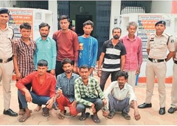 पलारी पुलिस की दबिश : फरार चल रहे 10 स्थाई व गिरफ्तारी वारंटी गिरफ्तार, अपराधियों में हड़कंप