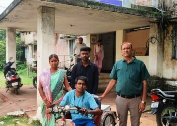 मुख्यमंत्री हेल्पलाइन 1076 बनी दिव्यांगों के लिए सहारा, अजय को मिली मोटराइज्ड ट्रायसाइकिल