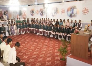 मुख्यमंत्री श्री विष्णु देव साय ने एकलव्य के विद्यार्थियों का बढ़ाया उत्साह