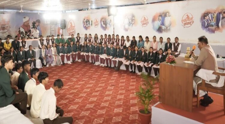 मुख्यमंत्री श्री विष्णु देव साय ने एकलव्य के विद्यार्थियों का बढ़ाया उत्साह