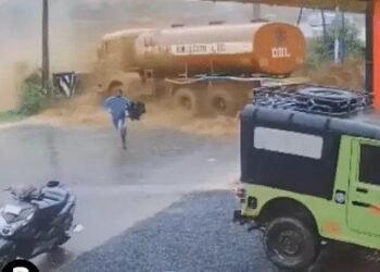 वायनाड में लैंडस्लाइड की चपेट में आए कई लोग : मलबे से बचकर भागते दिखे लोग, 200 फुट दूर से तिनके की तरह बहता आया टैंकर