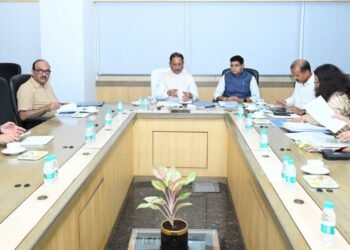 बी-1, खसरा, ऋण पुस्तिका अब व्हाट्सएप पर मिलेंगी :  मुख्यमंत्री साय ने राजस्व विभाग की समीक्षा बैठक में दिए निर्देश