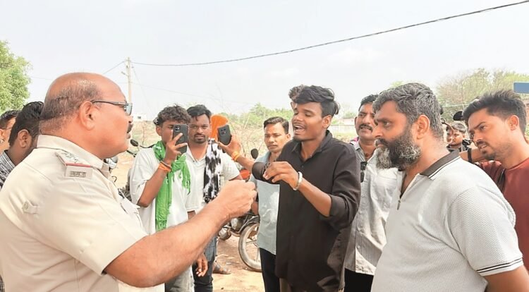 साजा में गौमांस की बिक्री : बजरंग दल ने दो संदिग्धों को पकड़ा, दो फरार 
