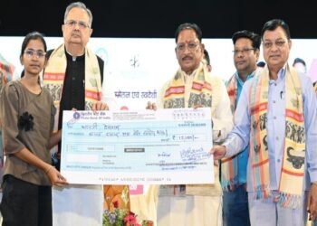कोसा की चमक अब वैश्विक बाजार तक : मुख्यमंत्री ने लॉन्च किया छत्तीसगढ़ का प्रीमियम हैंडलूम ब्रांड ‘कोशल फैब’