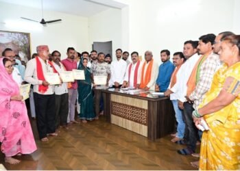 उप मुख्यमंत्री श्री विजय शर्मा ने कवर्धा के हितग्राहियों को सौंपे पीएम आवास योजना शहरी 2.0 के स्वीकृति पत्र