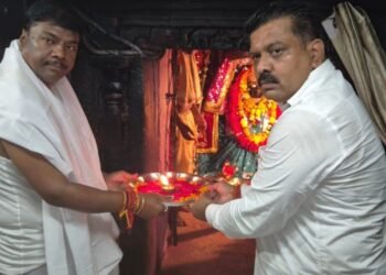 तिरंगा यात्रा के दूसरे दिवस माँ दंतेश्वरी की पूजा-अर्चना कर उप मुख्यमंत्री एवं वन मंत्री ने किया यात्रा का शुभारंभ