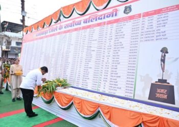 श्यामगिरी में शहीद पूर्व विधायक स्व. श्री भीमा मंडावी को उप मुख्यमंत्री श्री विजय शर्मा और वन मंत्री श्री केदार कश्यप ने दी श्रद्धांजलि
