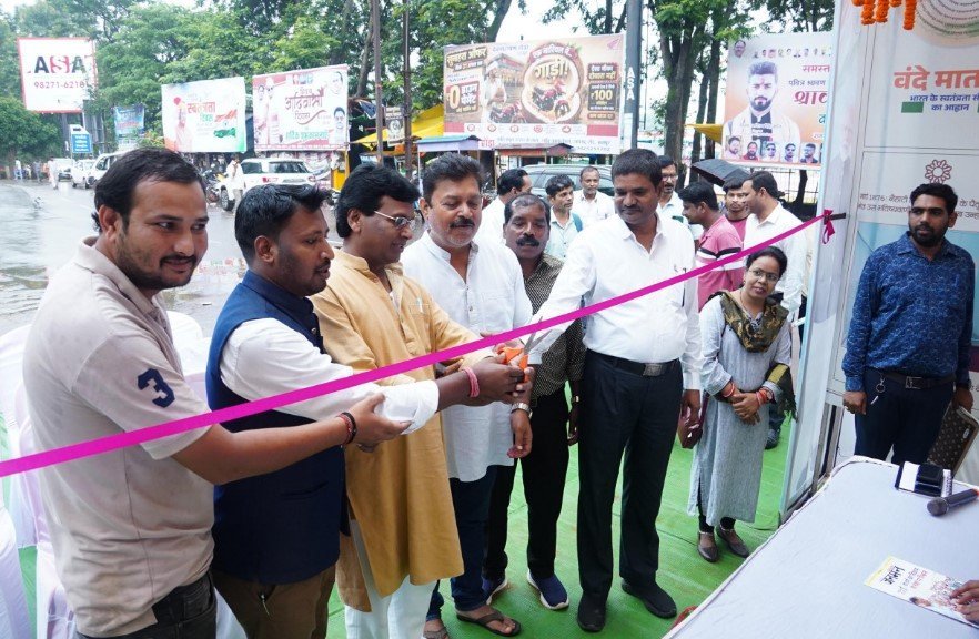 स्वतंत्रता दिवस पर रणजीता स्टेडियम के समीप सजी देशभक्ति और इतिहास की झांकी