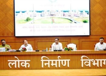 लोक निर्माण विभाग के सचिव ने सड़क एवं भवन निर्माण कार्यों की प्रगति की समीक्षा की