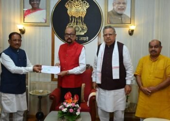 मुख्यमंत्री श्री विष्णु देव साय ने राज्यपाल श्री रमेन डेका से की सौजन्य भेंट