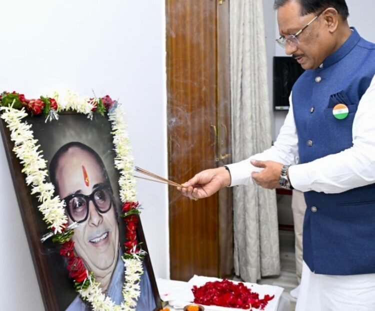 मुख्यमंत्री श्री विष्णु देव साय ने स्वर्गीय श्री कुशाभाऊ ठाकरे की जयंती पर उन्हें किया नमन