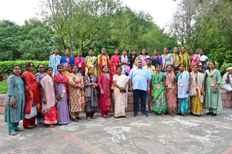 बस्तर के प्रतिनिधियों ने देखा राष्ट्रपति भवन, बस्तर की संस्कृति का हुआ भव्य सम्मान