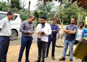 कलेक्टर ने परखी डिजिटल गिरदावरी और आयुष्मान शिविरों की जमीनी हकीकत