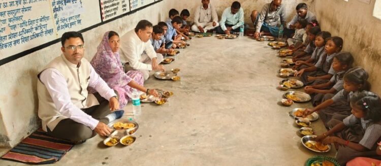 न्योता भोजन से बढ़ा बच्चों का उत्साह, शैक्षणिक प्रतिभा को मिला सम्मान