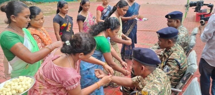 जहां कभी बंदूक थी, वहां बंधा रिश्तों का धागा…