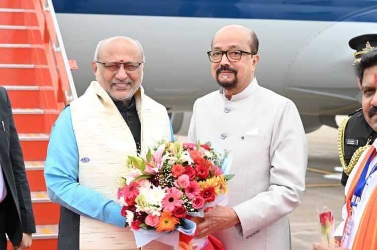 राज्यपाल श्री डेका ने उपराष्ट्रपति श्री राधाकृष्णन का किया आत्मीय स्वागत