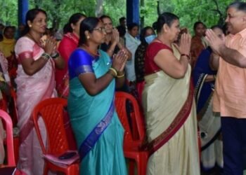रामगढ़ में मितानिन बहनों से पर्यटन एवं संस्कृति मंत्री ने किया आत्मीय संवाद, समस्याओं और आवश्यकताओं की ली जानकारी