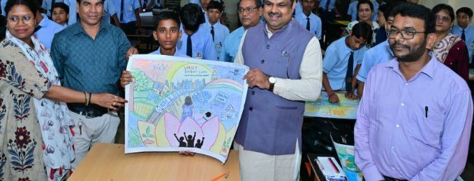बच्चों ने रंगों में उकेरी विकसित भारत की तस्वीर, शिक्षा मंत्री गजेन्द्र यादव ने बढ़ाया उत्साह