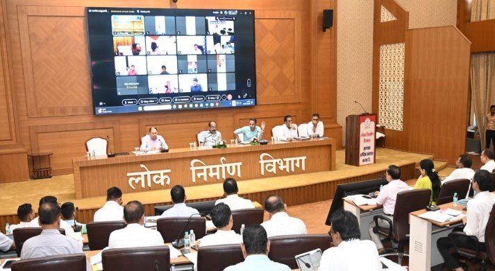 बारिश में खराब सड़कों पर उप मुख्यमंत्री श्री अरुण साव ने जताई नाराजगी, 15 अक्टूबर तक सुधारने के दिए निर्देश