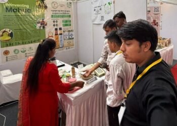 जंगल की महक से बाजार की पहचान तक पहुंचा महुआ