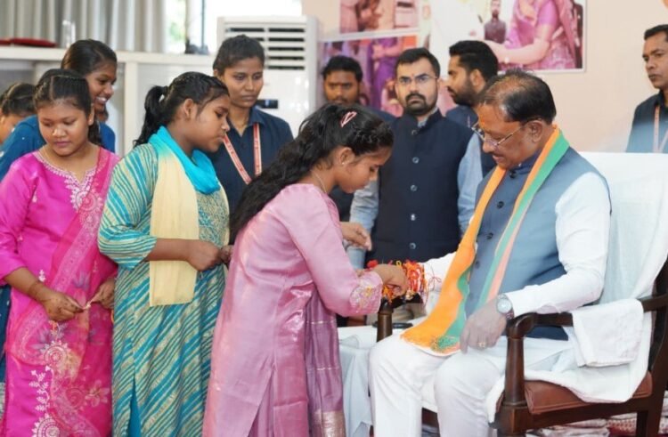 विशेष लेख : महतारी के आशीष से, राखी के विश्वास से मुख्यमंत्री श्री विष्णु देव साय के नेतृत्व में महिलाओं के सम्मान, स्वावलंबन और आर्थिक सशक्तिकरण की दिशा में निरंतर पहल