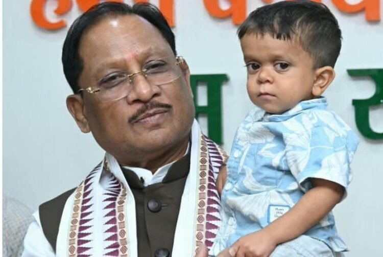 मुख्यमंत्री श्री साय की संवेदनशील पहल से दुर्लभ बीमारी से जूझ रहे 10 वर्षीय रिमोन के परिवार में जगी नई उम्मीद
