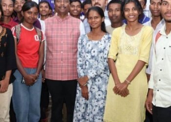 वानिकी छात्रों ने शासन के 50 प्रतिशत आरक्षण के फैसले के लिए वन मंत्री श्री केदार कश्यप का जताया आभार
