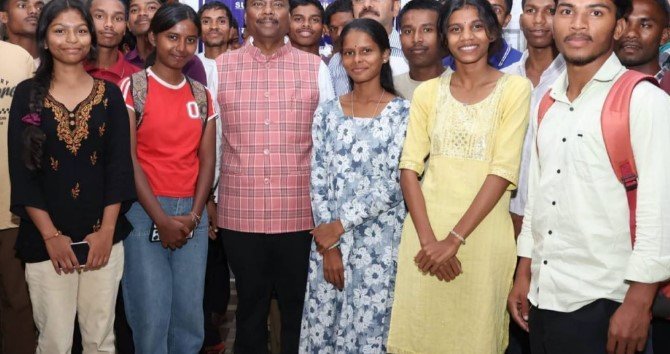 वानिकी छात्रों ने शासन के 50 प्रतिशत आरक्षण के फैसले के लिए वन मंत्री श्री केदार कश्यप का जताया आभार