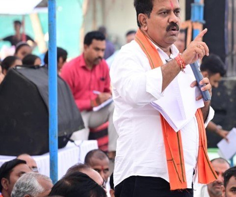 ’उप मुख्यमंत्री श्री विजय शर्मा ने तीन गांवों में 1.55 करोड़ रुपए के गौरव पथ निर्माण का किया भूमिपूजन’