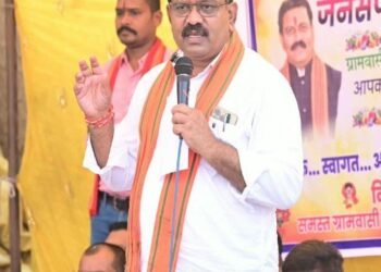 उपमुख्यमंत्री श्री विजय शर्मा ने ग्राम लोहझरी में ग्रामीणों के बीच बैठकर किया सीधा संवाद’