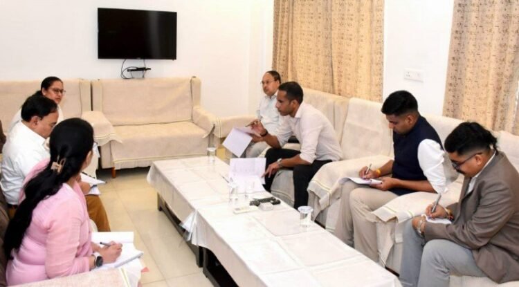 लोक निर्माण विभाग के सचिव ने निर्माण कार्यों की प्रगति की समीक्षा की