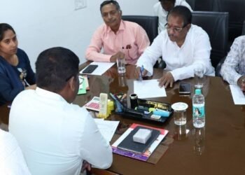 फोटोयुक्त निर्वाचक नामावलियों के विशेष संक्षिप्त पुनरीक्षण के संबंध में राजनीतिक दलों की बैठक आयोजित