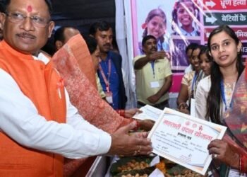 विशेष लेख : महतारी वंदन से बेटी पढ़ाओ को मिल रहा संबल