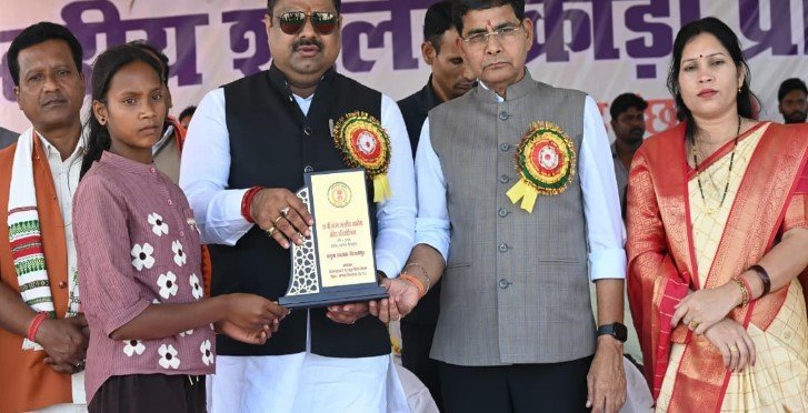 ’हार से सीखें और जीत का अहंकार न करें, कोशिश करने वालों की कभी हार नहीं होती – मंत्री श्री टंक राम वर्मा’