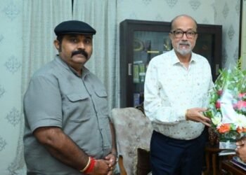 राज्यपाल श्री रमेन डेका से महाराजा कमल चंद्र भंज देव ने की भेंट